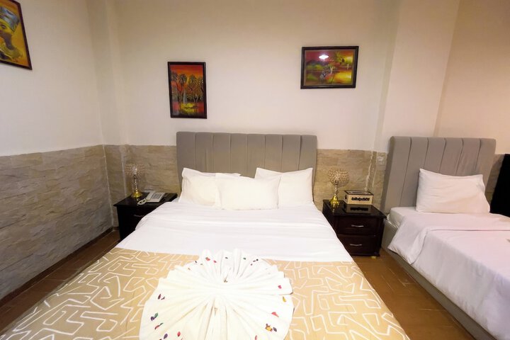 Room 105 of 340