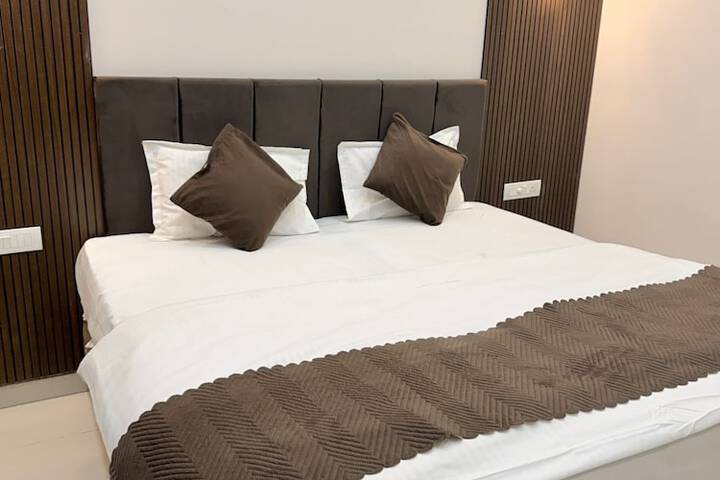 Room 12 of 36
