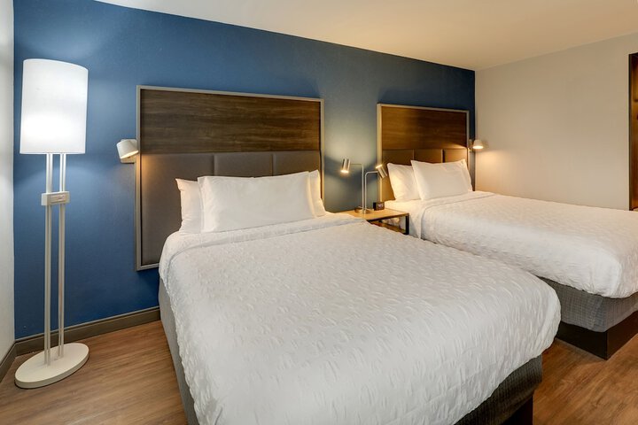 2 Queen Beds with Walk in Shower (14 of 14)