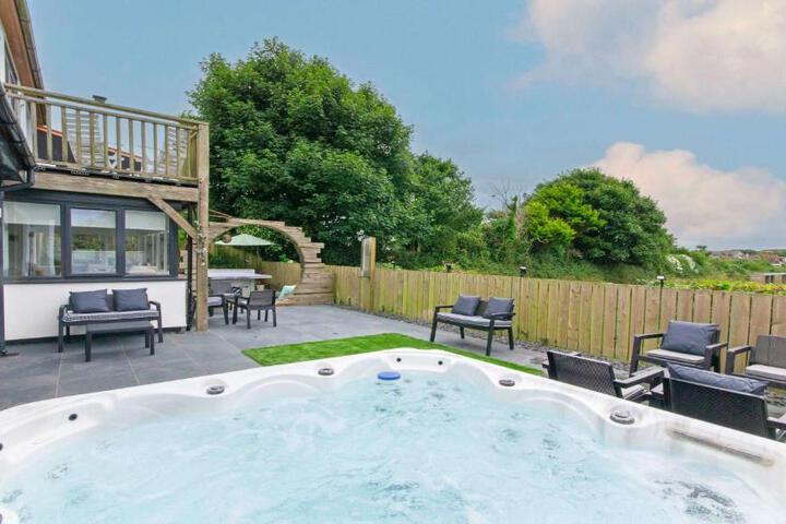 Bagend Sleeps 14 Hot Tub Balcony Ping Pong