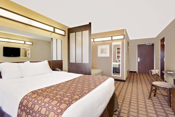 1 Queen Bed Accessible Room (19 of 26)