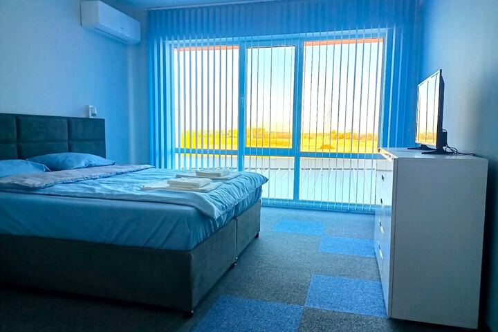 Room 12 of 30