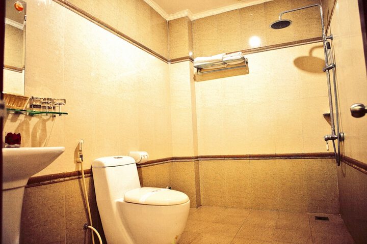 Room 12 of 33