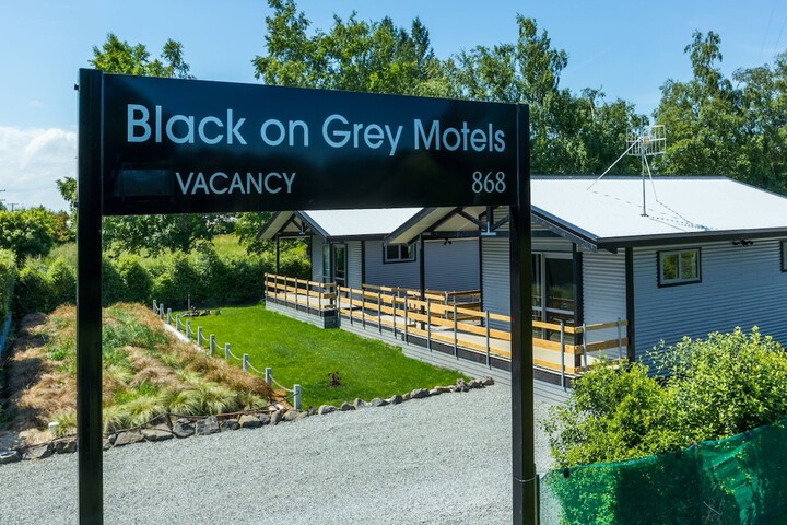 Black on Grey Motel in Geraldine