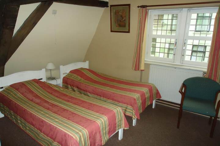 Room 9 of 40