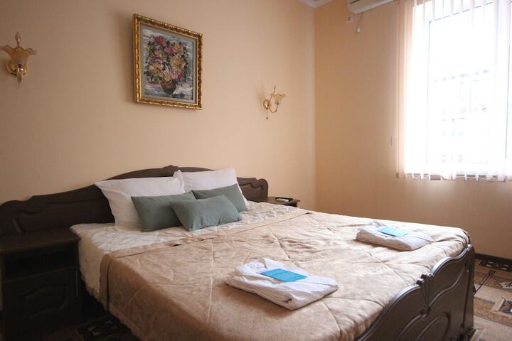 Room 4 of 30