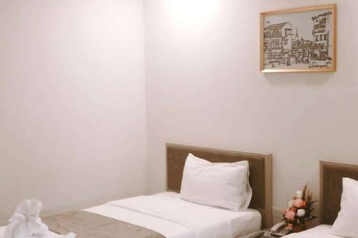 Room 16 of 40