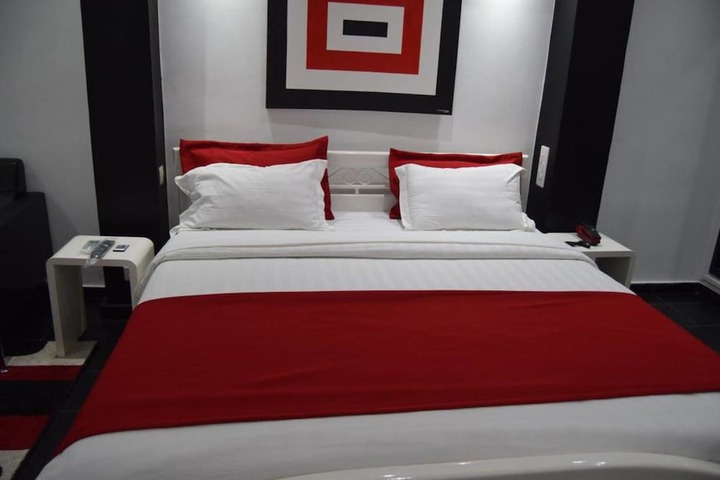 Room 6 of 30