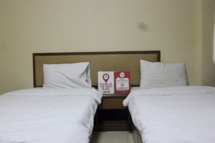 Room 11 of 33