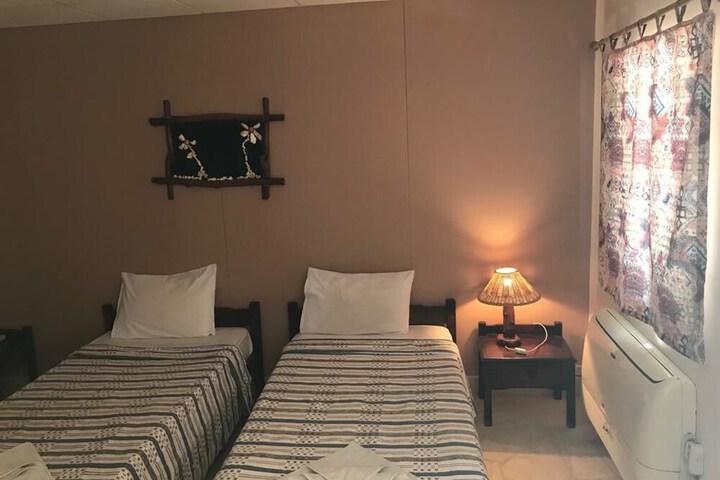 Room 6 of 37