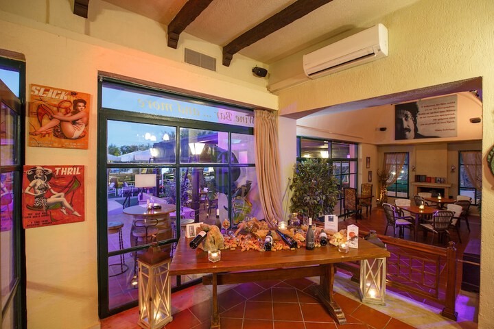 Dining 117 of 209
