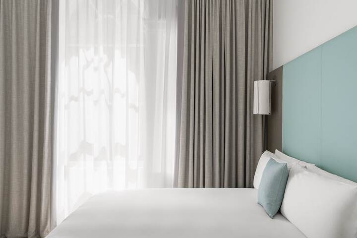 Room 32 of 250
