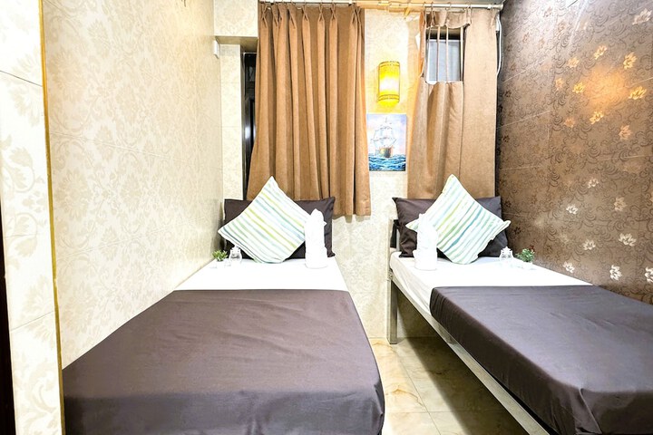 Room 5 of 13