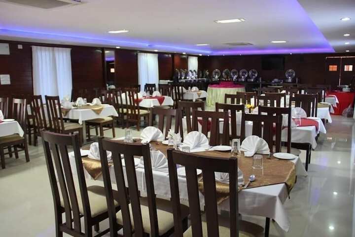 Dining 12 of 16