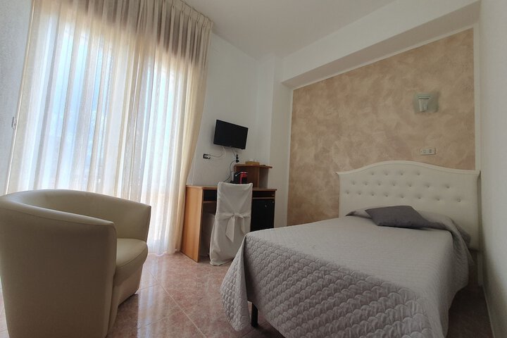 Room 4 of 48