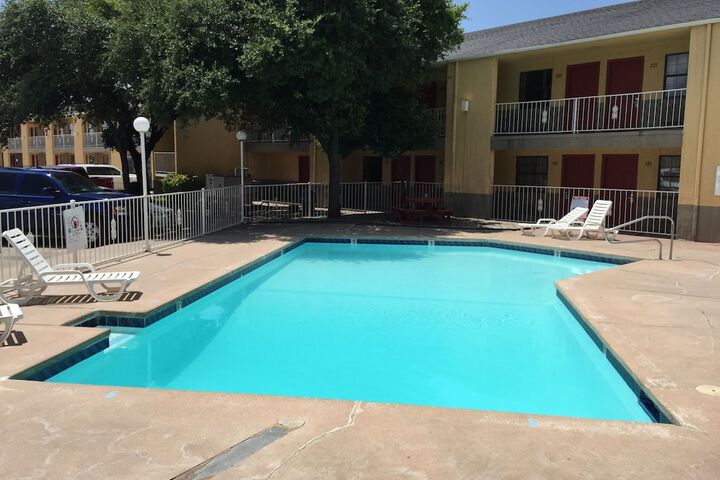 Pool 21 of 42