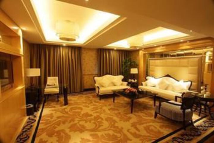 Room 26 of 73