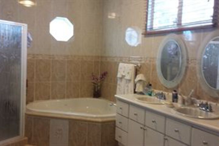 Room 3 of 28