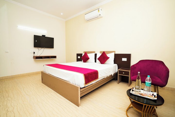 Room 10 of 29