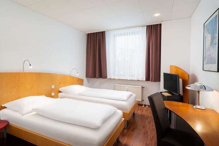 Room 9 of 24