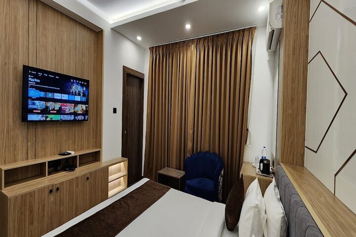 Room 42 of 76