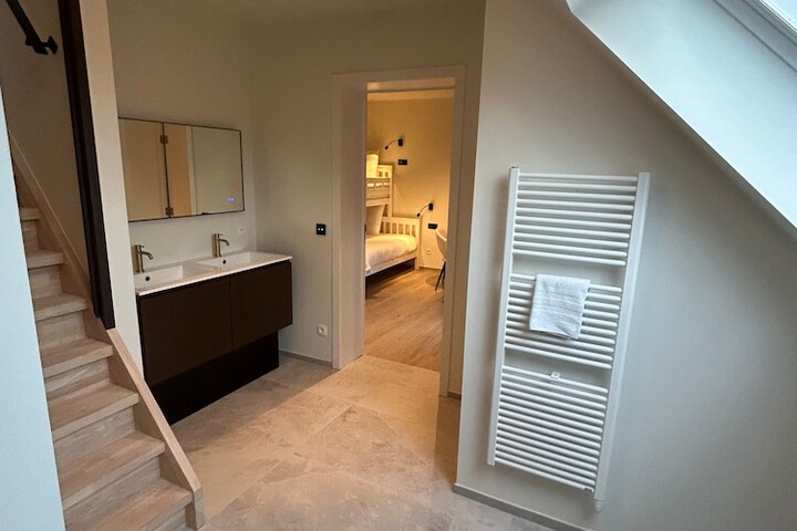 Room 28 of 44