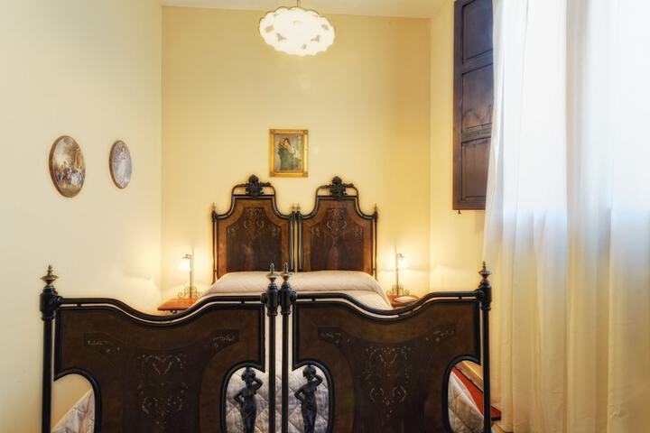 Room 5 of 70