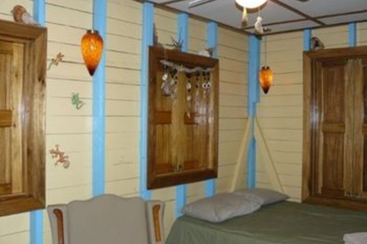 Room 8 of 18