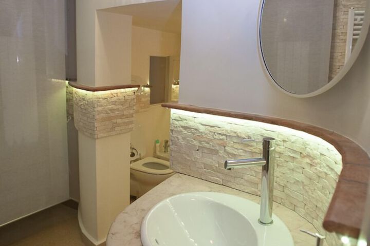 Room 15 of 26