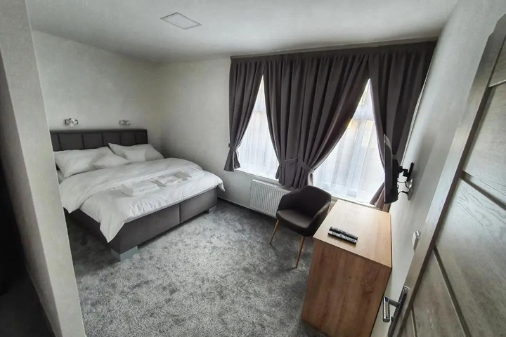 Room 18 of 25