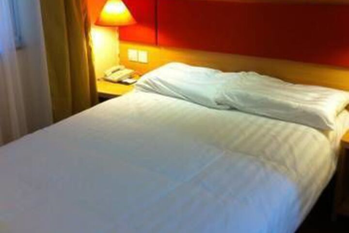 Room 10 of 10