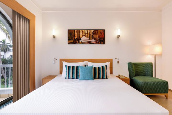 Room 6 of 42