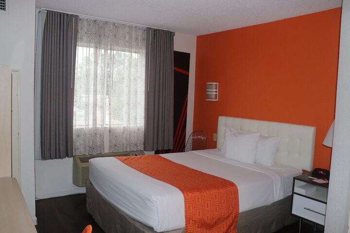 Room 9 of 31