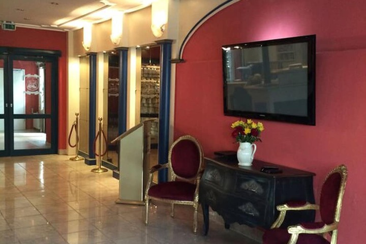 Entrance & Lobby