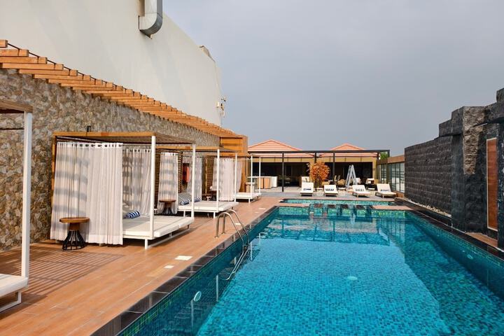 Pool 32 of 62