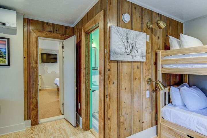 Room 16 of 102