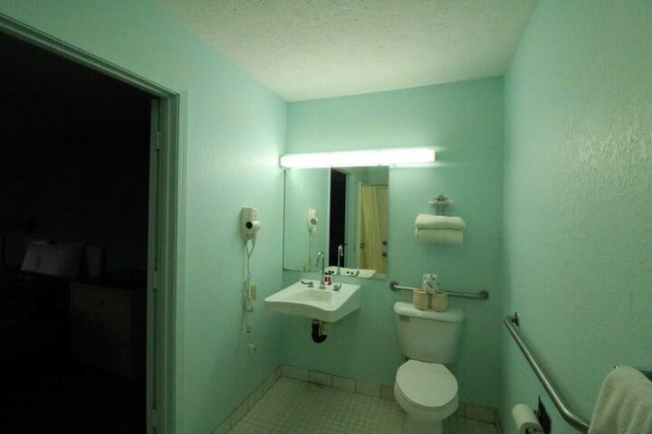 Room 14 of 22