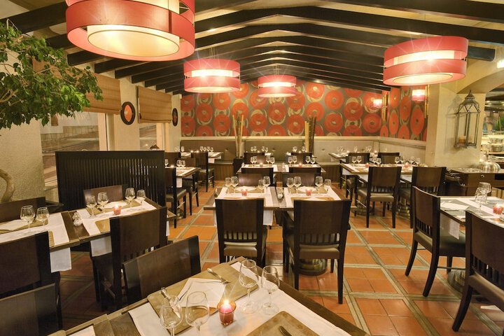 Dining 33 of 59