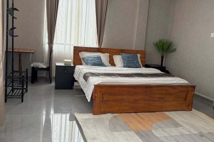 Room 2 of 4