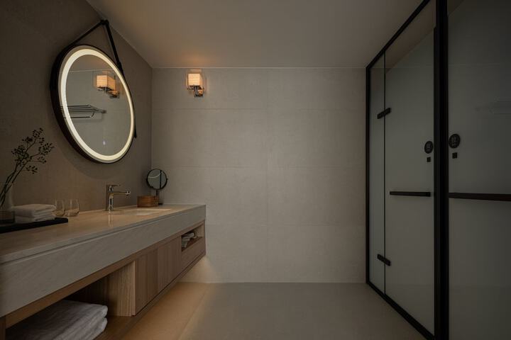 Room 16 of 24