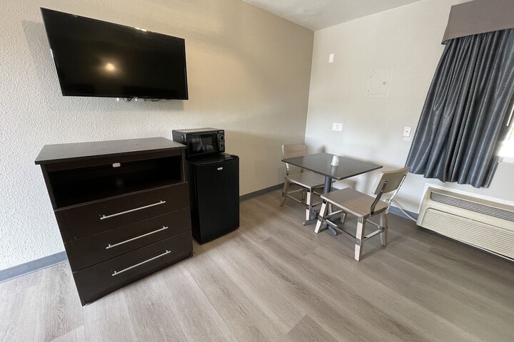 Room 8 of 18