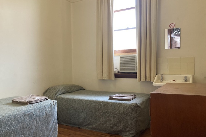 Room 4 of 11