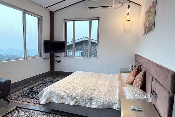 Room 10 of 30