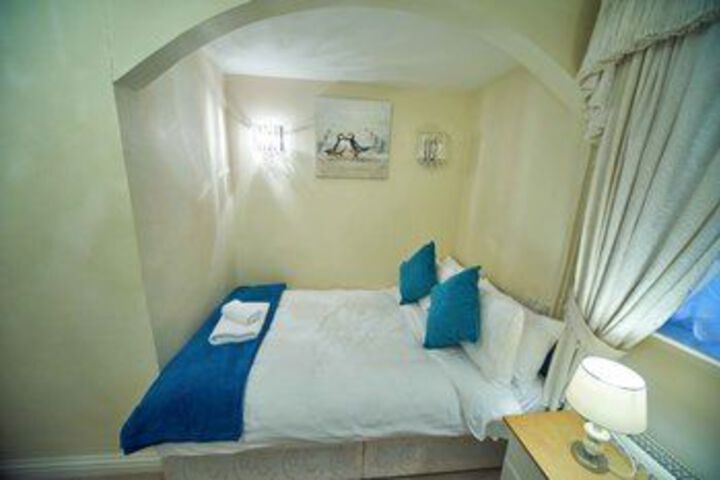 Room 25 of 39