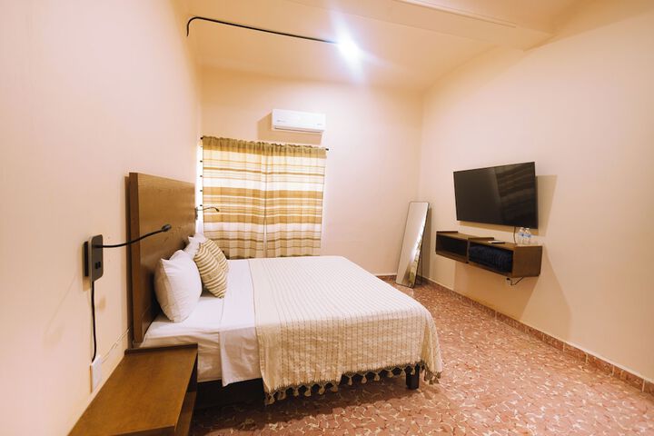 Room 9 of 42