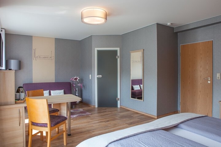 Room 4 of 68
