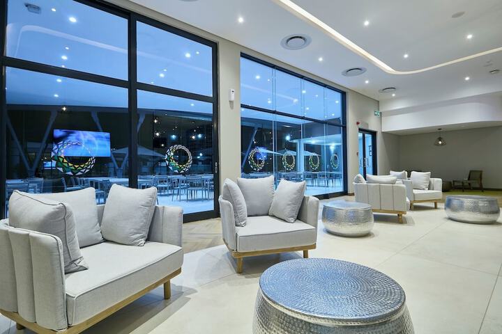 Lounge 106 of 171
