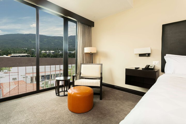 Room 26 of 76