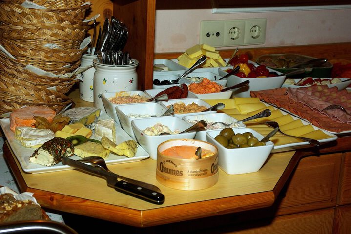 Dining 24 of 32