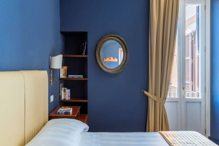Room 222 of 380